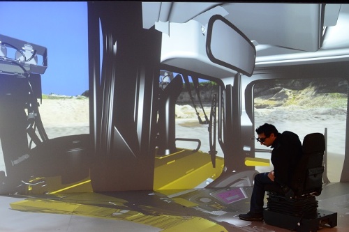 VRによって建設機械の運転席からの視界を検証できる（写真提供：米キャタピラー　以下同）