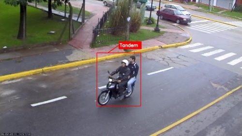 機械学習を使って、2人乗りバイクを自動検知