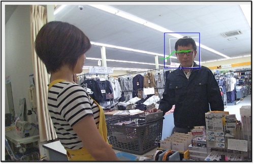 レジに設置したカメラと顔認証システムで、購入者の性別と年齢を自動識別する