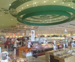 広島県食品スーパー市場でトップシェアのフレスタ。 写真はフレスタ多冶米店(広島県福山市多冶米町)