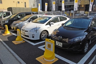 パーク24のカーシェアリング事業「タイムズカープラス」のステーション。予約後数分でクルマを借りることができる