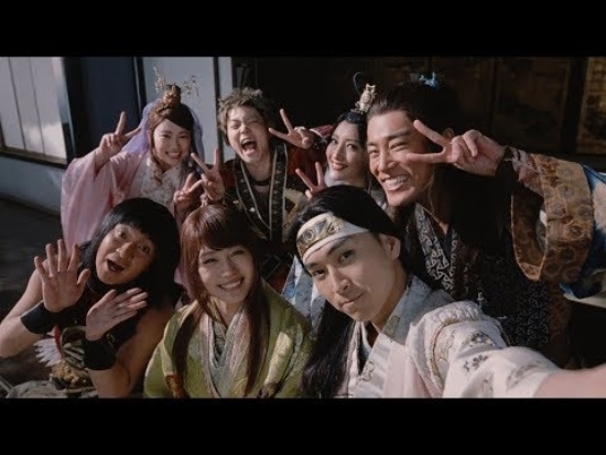 au「三太郎」シリーズ、2018年CM「笑おう」篇
