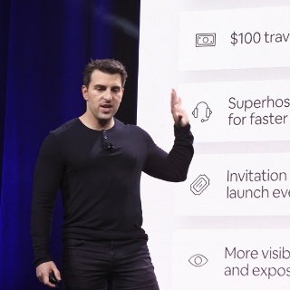 「スーパーホスト」プログラムと「スーパーゲスト」プログラムに積極投資すると宣言した、Airbnb共同設立者のブライアン・チェスキー氏