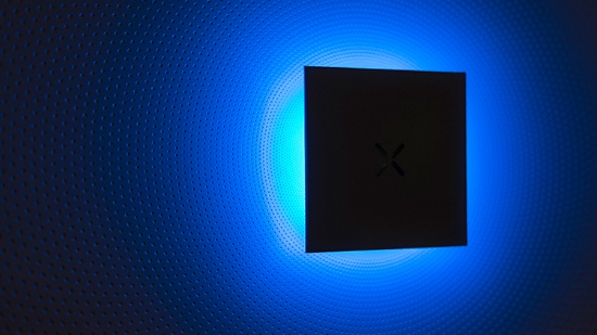 台湾・鴻海精密工業が立ち上げたIoT家電メーカー「富奇想 Square X」が2017年から販売する壁掛け型情報端末。縦横34センチ、厚さ4センチの正方形型で、同サイズの家電との連携や、端末を利用した生活密着型の独自サービスを展開。端末のインターフェースは現在未公開