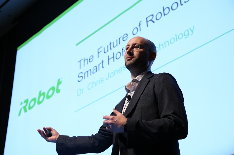 「The Future of Robots in the Smart Home」と題して講演した米アイロボットVP of Technologyのクリス・ジョーンズ 氏