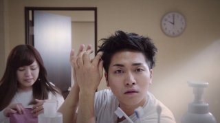 資生堂がUNOのブランディング目的で配信したネット動画広告の１つ「髪型思い通りにできてる篇」