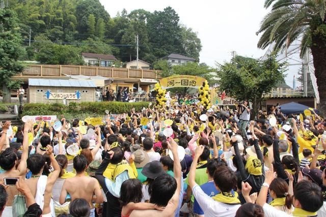 あり得ない公約 で拡散 税金を使わず 温泉 遊園地 を実現 日経クロストレンド あり得ない公約 で拡散 税金を使わず 温泉 遊園地 を実現 日経クロストレンド