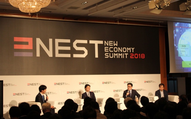 「新経済サミット(NEST)2018」で開かれたパネルディスカッション「世界のAI戦略の最新動向と日本の立ち位置」。写真右から岡田陽介ABEJA社長CEO兼CTO、森正弥・楽天執行役員、松尾豊・東京大学大学院特任准教授