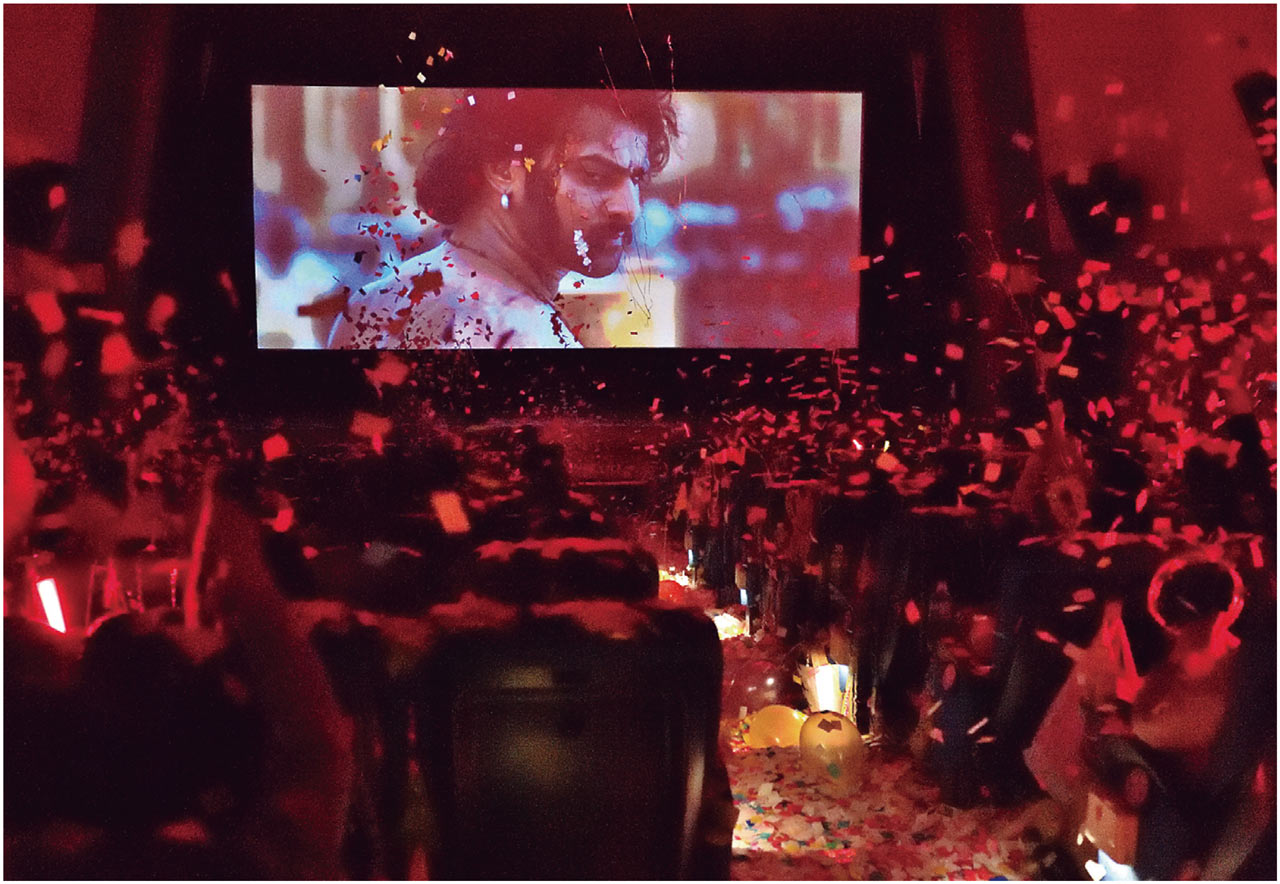 日本人がなぜ絶叫 インド映画 バーフバリ 大ヒットの謎 日経クロストレンド