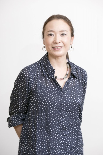 日本水産 営業企画部 課長 木幡知子氏。1992年、日本水産入社。中央研究所を経て、2005年から営業企画部で消費者調査と宣伝を担当し、17年より現職。「キャラクターを作って展開するという、社内的に前例のなかった企画をここまで続けられたのは、社内の後押しと及川さん、読売広告社さんのおかげ。売り上げも好調です」