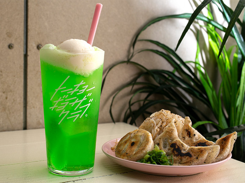 ギョーザ店なのに看板商品は「クリームソーダ」　若者ヒットの謎