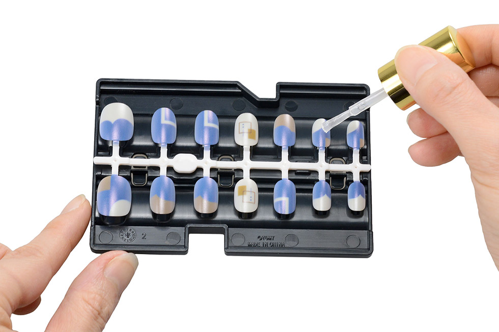 なぜタカラトミー？ ネイルを作れる「次世代プリ機」がZ世代魅了：日経