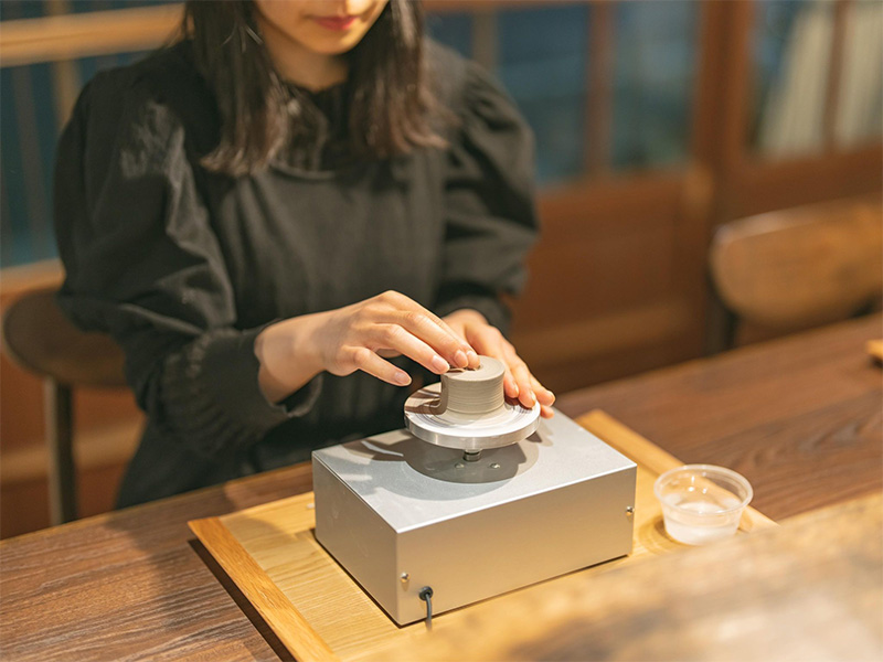 「陶芸のできるバー」に若者殺到　ホラー消費で最恐プリ機も拡散