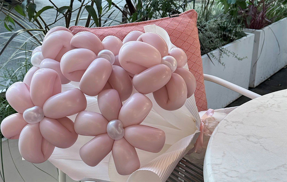 Z世代の新・映え技術「天井カメラ」とは？ 「風船花束」もトレンド