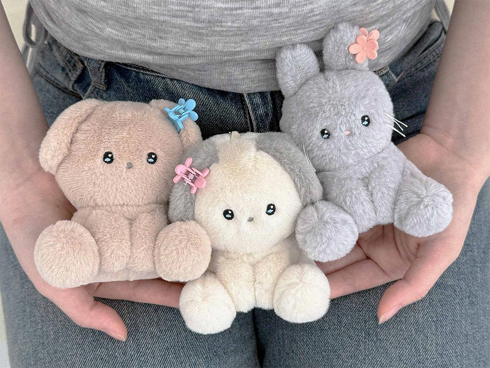 ぬいぐるみ　まとめ売り Z世代女子「お出掛け三種の神器」公開 ぬいぐるみもモバ充に：日経