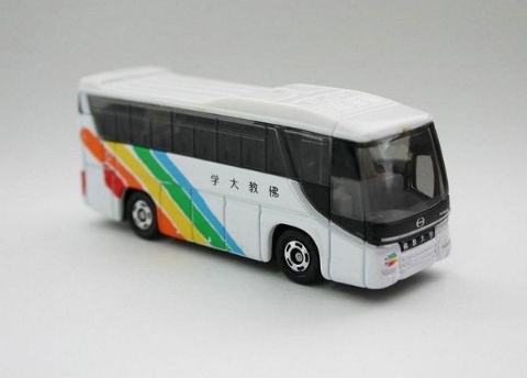 京都市内にある私立大学の佛教大学のスクールバスを忠実に再現したトミカの売り上げが急増。「スクールバス特注トミカ」は前月比で255倍と急上昇