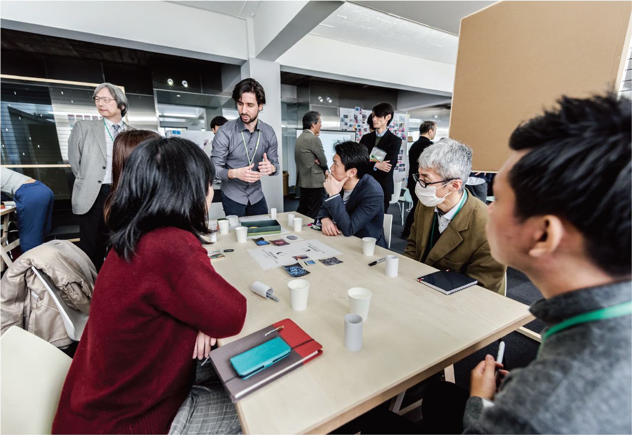 RCA × IIS Tokyo Design Labでのワークショップ。「DESIGN ACADEMY」では、デザインとイノベーションに関するプログラムを充実させる（写真提供／IIS）
