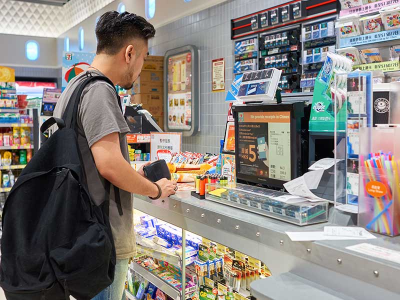 NTTドコモ、お金持ちエリアで高額品不振のナゼ分析、陳列提案