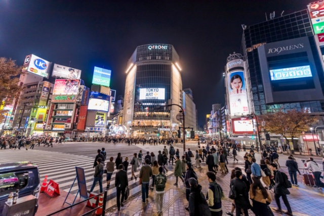 MaaSによって高度な交通・人流コントロールが可能になれば、渋谷のスクランブル交差点でゲリライベントを仕掛けることも夢ではなくなる　（写真／shutterstock）