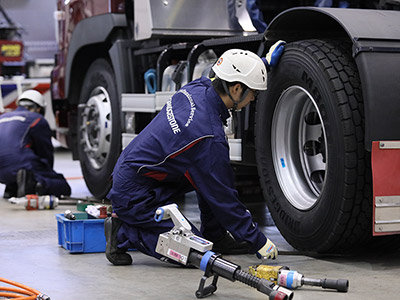 1泊2日を45分に トヨタは車検時間をどのように短縮したか：日経クロス 