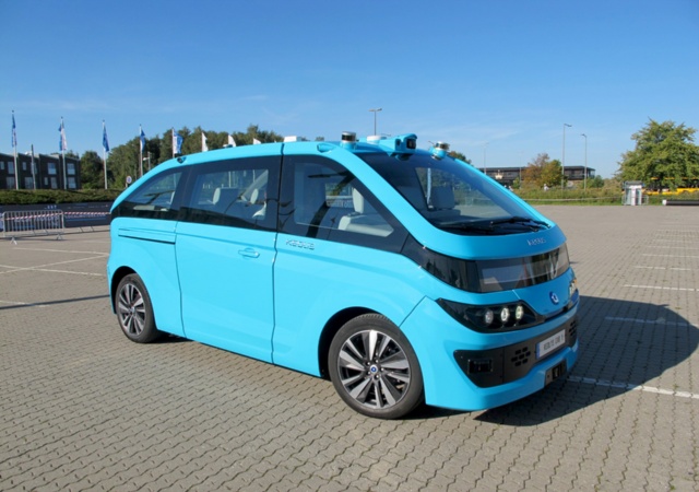 ケオリスの新型の自動運転サービスカー。車体はフランスのスタートアップ、NAVYA(ナビヤ)が手掛ける。ITS世界会議2018の会場でデモ走行を披露した