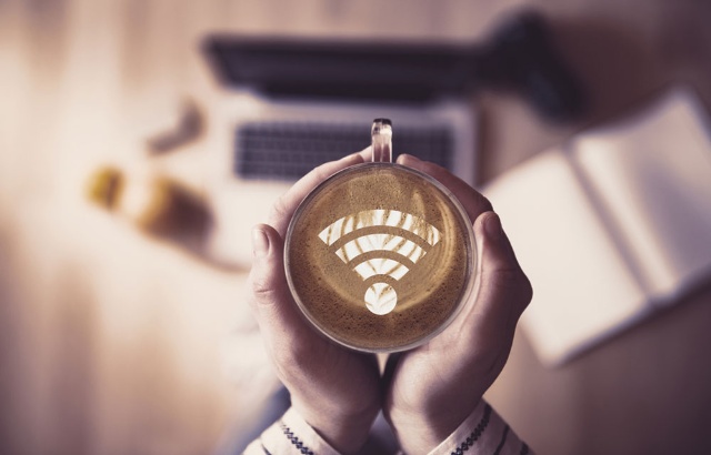 公共交通機関の無料の高速Wi‐Fi敷設が日本の課題だ(写真/Shutterstock)