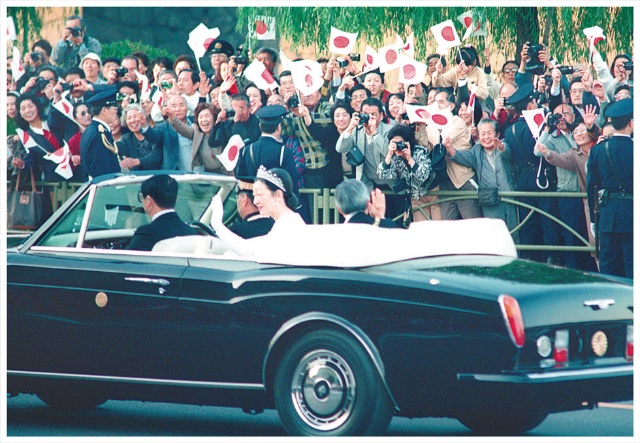 平成から新元号へ 予定された 新天皇即位で列島が大フィーバー 日経クロストレンド 平成から新元号へ 予定された 新天皇即位で列島が大フィーバー 日経クロストレンド