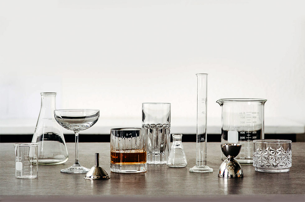 シリコンバレー発、蒸留しない高級“試験管ウイスキー”：日経クロストレンド