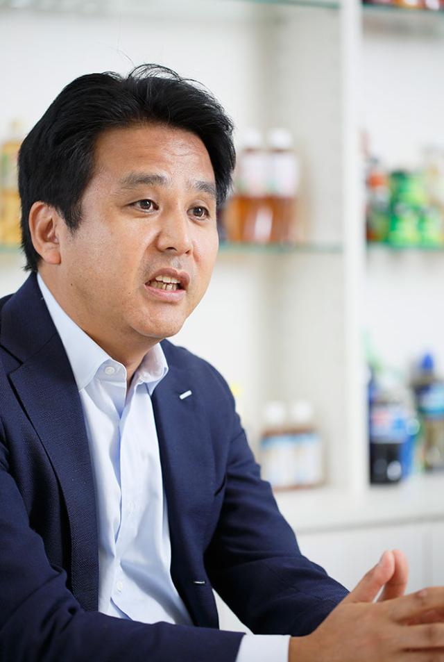 サントリー無糖炭酸水の販売数が2倍に 実はスノーピークと開発 日経クロストレンド サントリー無糖炭酸水の販売数が2倍に 実はスノーピークと開発 日経クロストレンド
