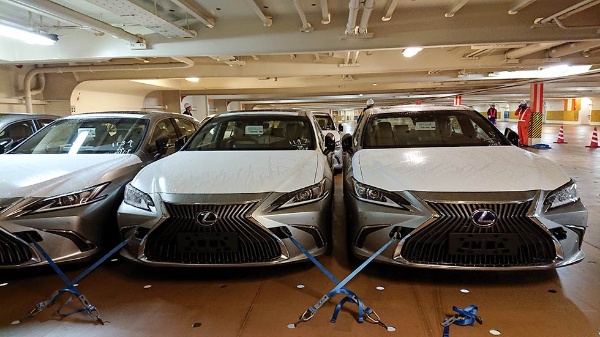 トヨタ車の輸出を支える 船上のギャングたち の職人技 日経クロストレンド トヨタ車の輸出を支える 船上のギャングたち の職人技 日経クロストレンド