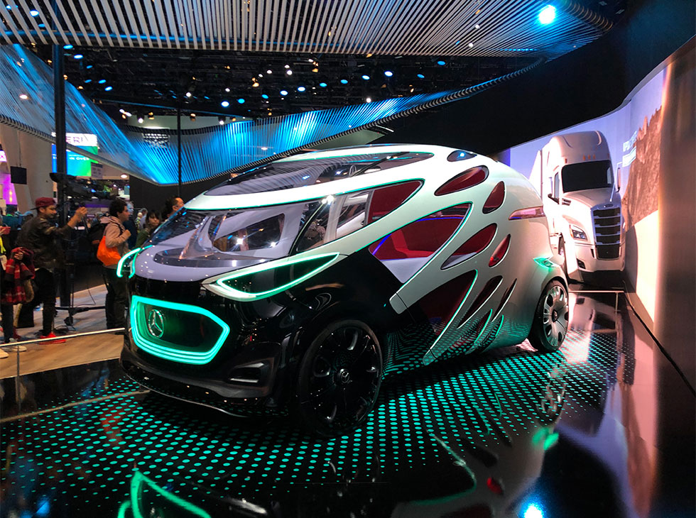 独ダイムラーが展示した自動運転のコンセプトカー「Vision Urbanetic」。トヨタのe-パレットのように用途に合わせてボディーを載せ替えることが可能
