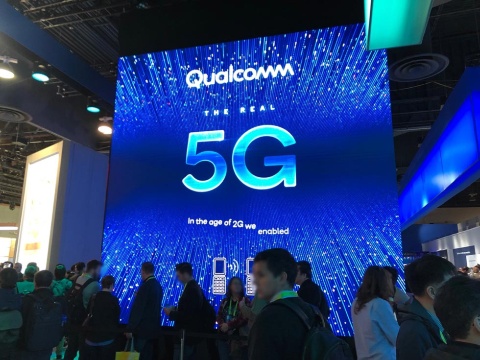 米半導体大手のクアルコムは、展示ブースで5G(第5世代移動通信システム)をアピール
