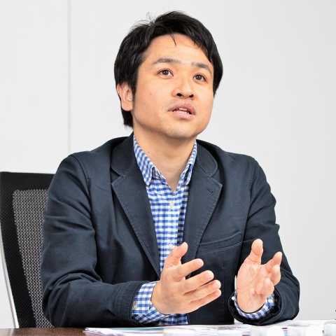 コクヨの増田和之氏は「今までの商品と違うんだ、というイメージをとにかく伝え切らないと、その後の話を聞いてもらえない」と話す。だからこそ、プレゼンではあえてGLOOのシンプルさを際立たせた