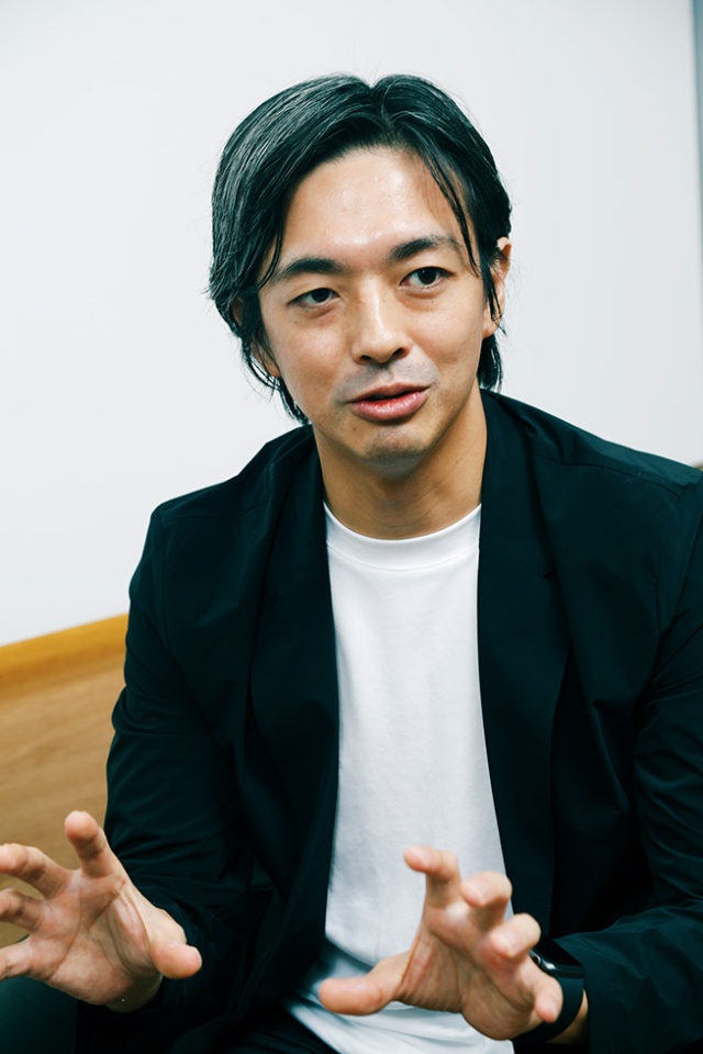 日産社員も涙した 木村拓哉で描くクルマ愛と新しい現実 日経クロストレンド 日産社員も涙した 木村拓哉で描くクルマ愛と新しい現実 日経クロストレンド