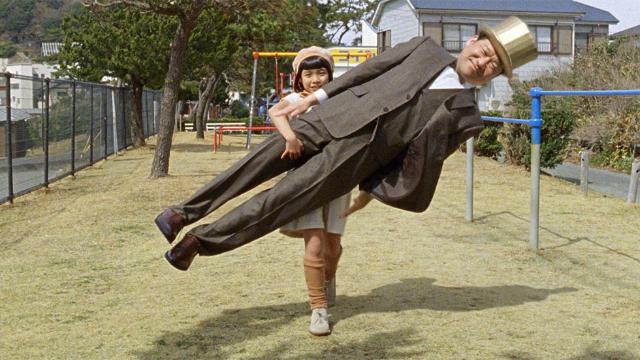 ペットボトル役 は佐藤二朗 サントリーがリサイクル啓発動画 日経クロストレンド