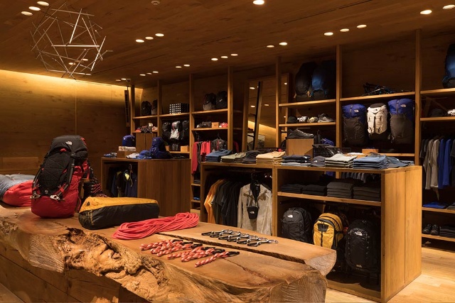 ノース フェイスの直営店が一つずつ異なる理由 店づくりの極意 日経クロストレンド ノース フェイスの直営店が一つずつ異なる理由 店づくりの極意 日経クロストレンド