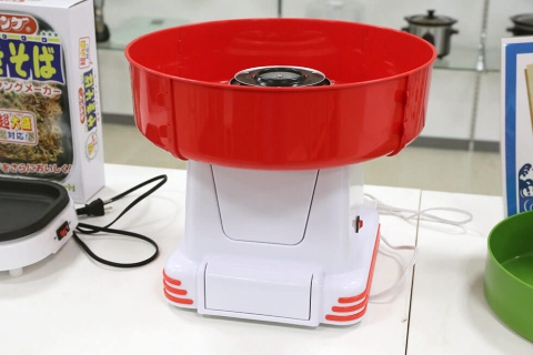 直径30センチ以上の巨大わたあめが作れる「ジャンボわたあめ屋さん」。2018年、クラウドファンディング「Makuake」にて実施し、約147万円を集めた