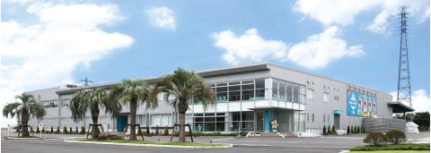 2010年2月竣工の「本庄千本さくら『5S』工場」。5Sは整理・整頓・清掃・清潔・躾(しつけ)の頭文字Sをとったもの。工場見学も人気だが、21年4月現在は新型コロナ感染症拡大の影響により一時休止している