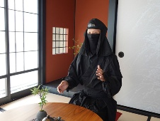 「忍者は有名だから」 大阪で民泊ホテルに忍者屋敷誕生のわけ