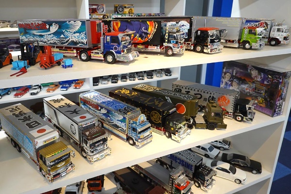 やる気と根性 でコンプラを超える 実は手堅いプラモのアオシマ 日経クロストレンド やる気と根性 でコンプラを超える 実は手堅いプラモのアオシマ 日経クロストレンド