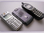 記者会見でイタズラ電話 世界初のケータイ通話は元祖迷惑系か?
