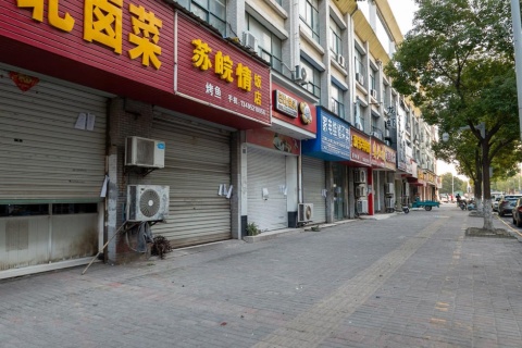 コロナ渦の中で休業を余儀なくされた中国の飲食店（写真／Shutterstock）