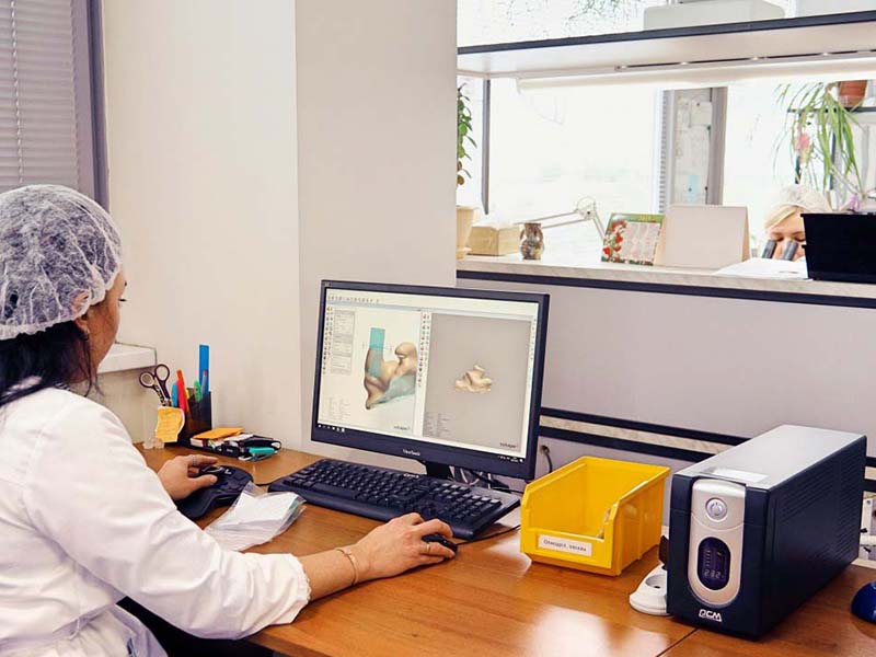 救え、子供の耳　社会的弱者へ寄り添うロシアの福祉用具メーカー