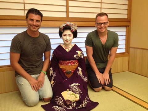 パートナーと一緒に日本を旅したホセ氏（右端）