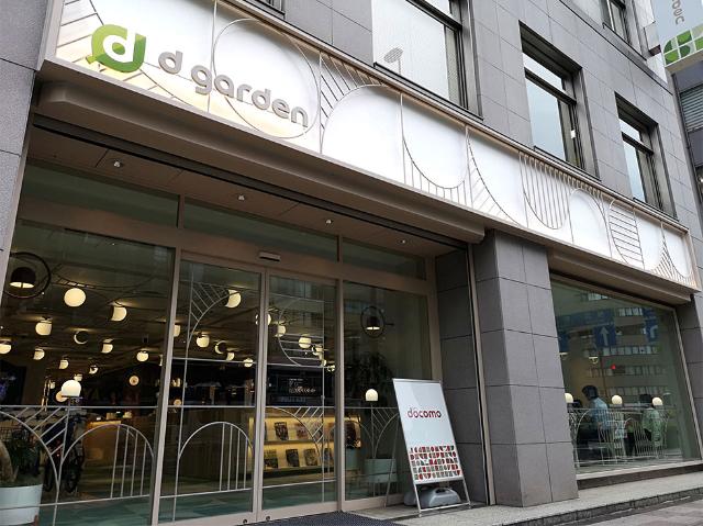 Nttドコモが店頭の看板から ドコモ の文字を消したワケ 日経クロストレンド