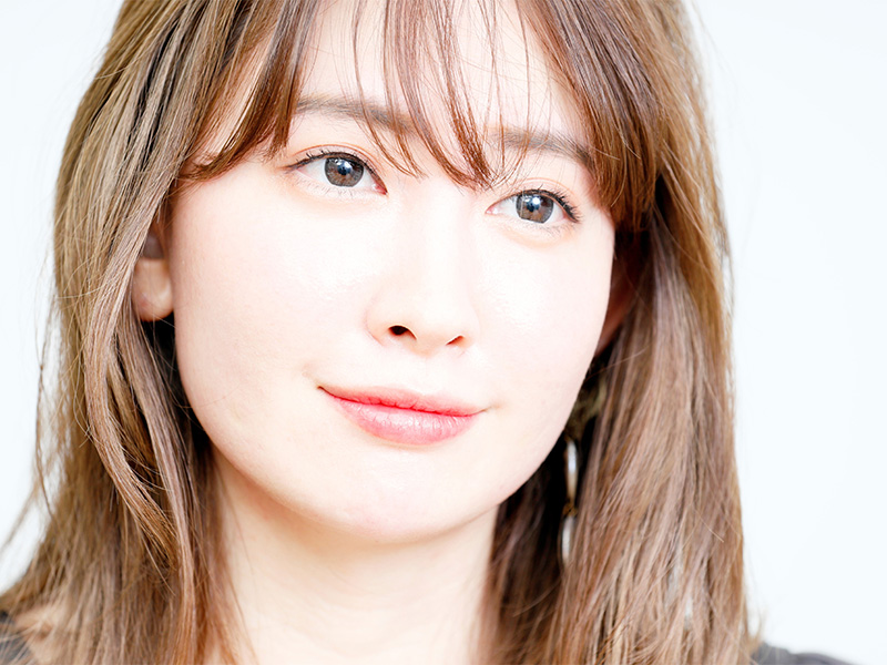 1分で完売　元AKB48小嶋陽菜が作る「D2Cブランド」人気の秘密