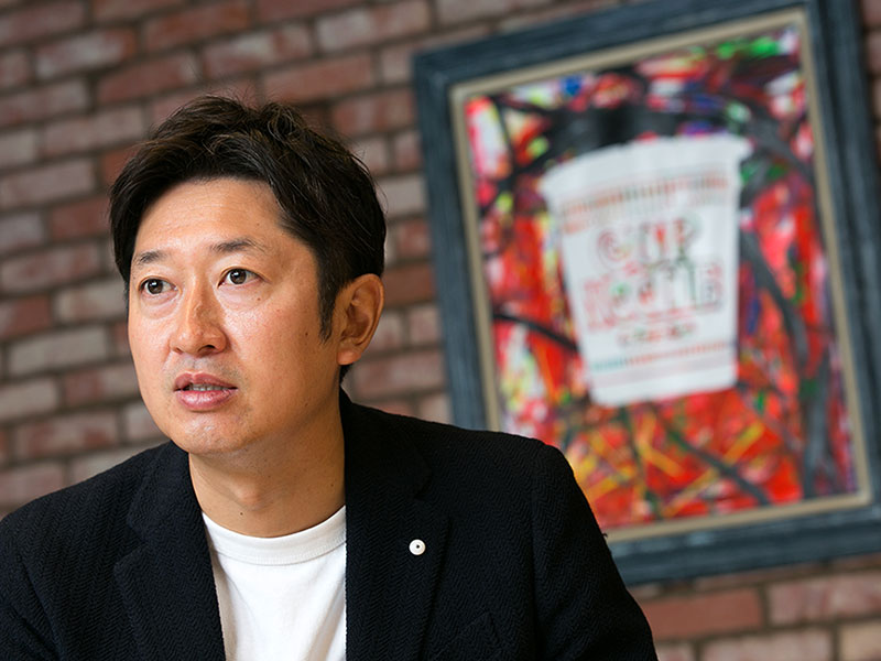 「カップヌードル 味噌」大ヒットの戦略　日清安藤社長が明かす