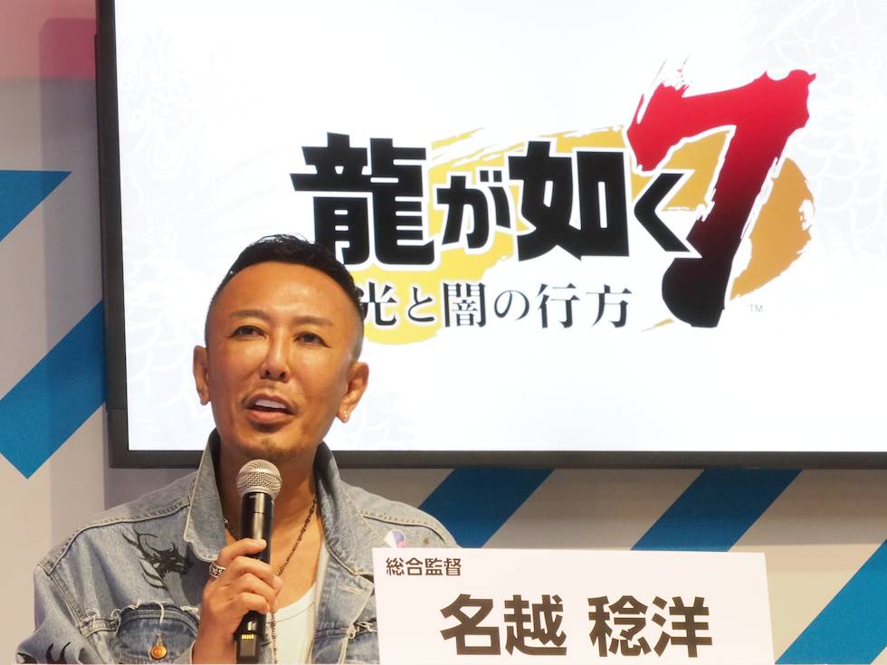 メインステージで開催されたステージイベントで新作の魅力について語る名越稔洋総合監督。ステージ終了後はフォトブースでの撮影などにも応じていた