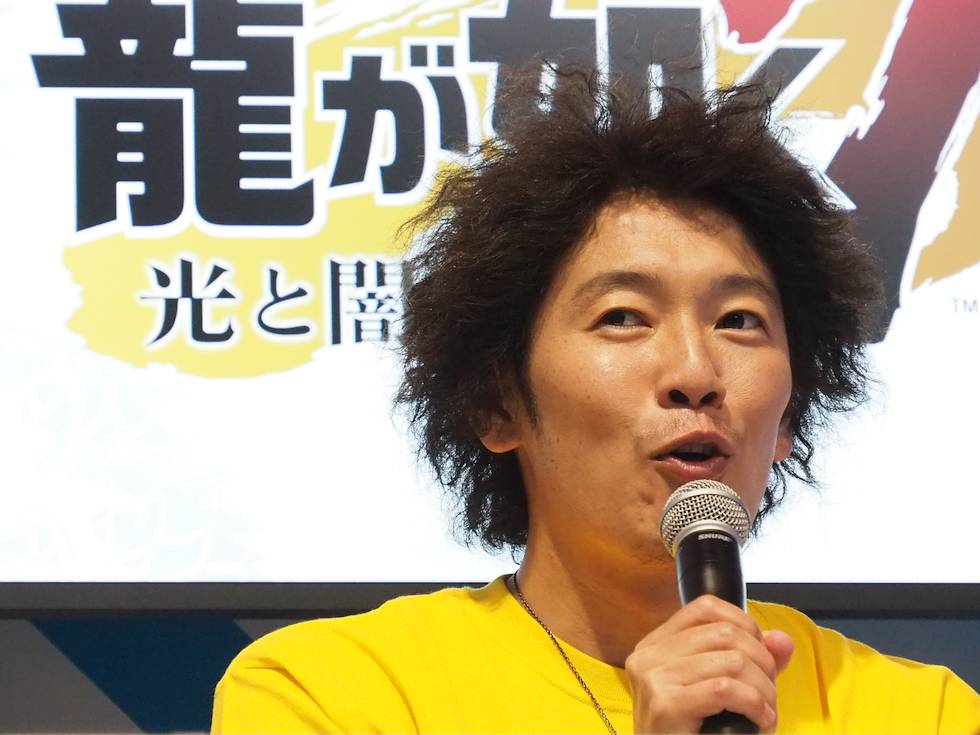 主人公を演じる中谷一博氏。作中の春日一番…:日経クロストレンド