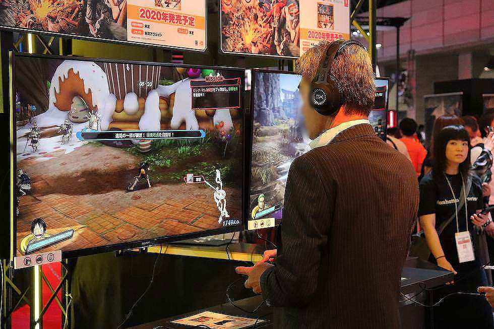 若い人たちから年配の方たちまで、幅広いユーザーが試遊台を楽しんでいた。さすがは国民的コミックのゲーム化作品だ